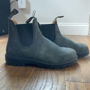 Blundstone 587 Chelsea Rustic Black. Unisex. Beautiful condition. 10W 8M 7UK.